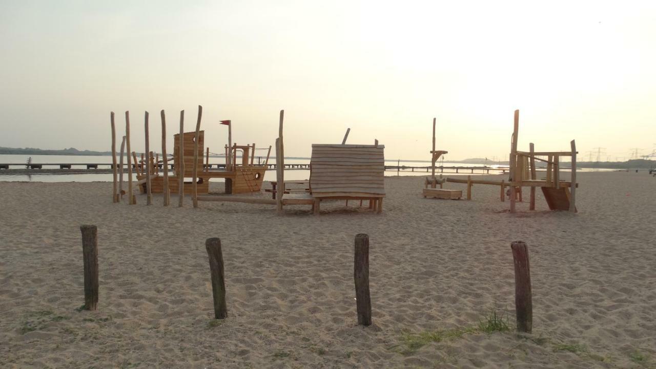 Beach Hotel Oostvoorne Bagian luar foto